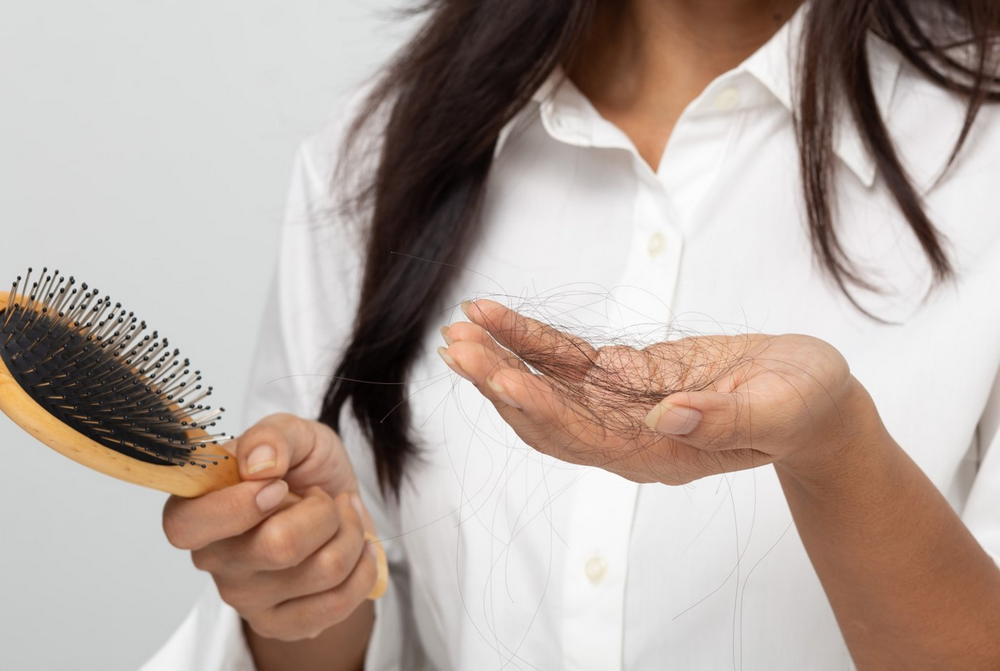What are the causes of hair loss in women?